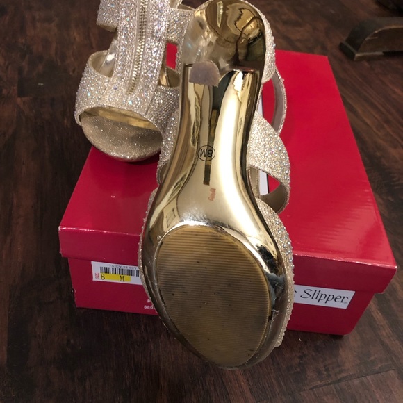 Gold zipper heels size 8 - Picture 2 of 4